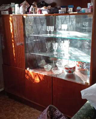 Сервант для посуды и вещей