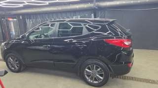 Водитель на своём автомобиле