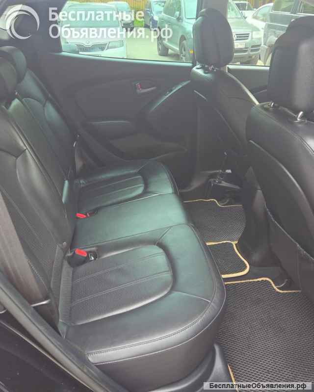 Водитель на своём автомобиле