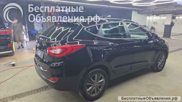 Водитель на своём автомобиле