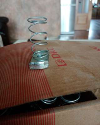 Очень дешево ДКС CM161000 Гайка М10х40, с удлиненной пружиной, для подвешивания профиля, оцинкованна