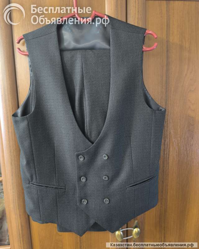 Приталенный костюм-тройка на подростка