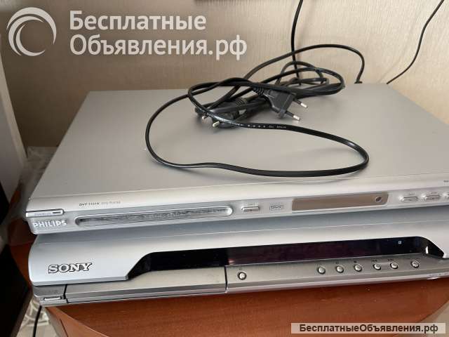 Два ДВД-поигрывателя"Филипс", "Сони"