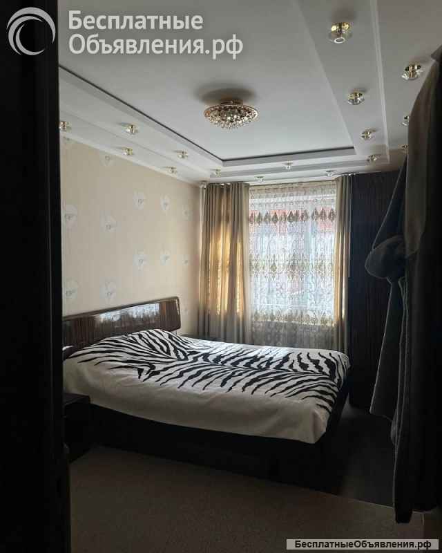 Просторная трешка с мебелью в центре города