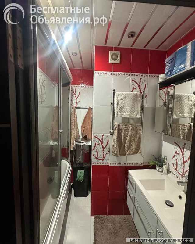 Просторная трешка с мебелью в центре города