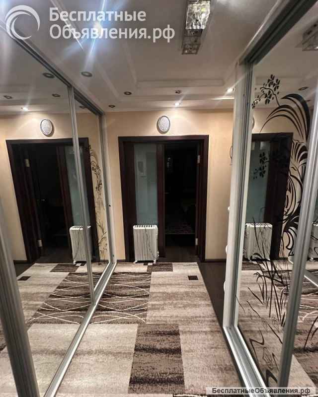 Просторная трешка с мебелью в центре города