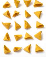 Снеки к пиву обжаренные бобы, кукуруза, чипсы