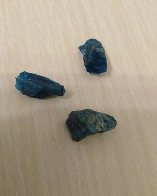 Апатиты природные образцы кусочки