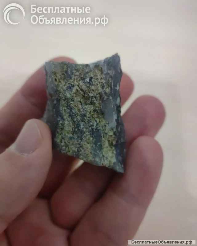 Иолит кусочек природный