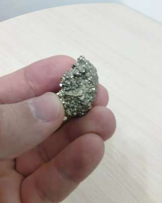 Пирит кусочек природный