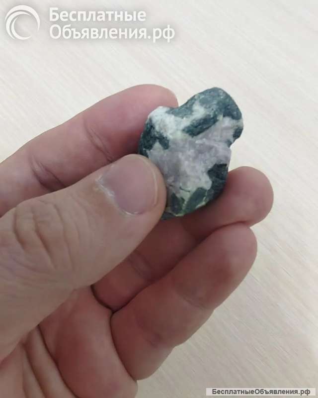 Тулит природный кусочек образец