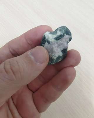 Тулит природный кусочек образец