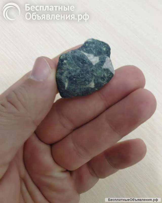 Тулит природный кусочек образец