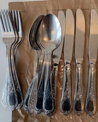 Столовые приборы-3 х 4 = 12 шт