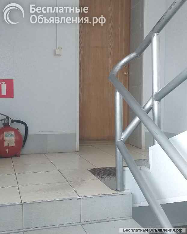 Здание свободного назначения с земельным участком