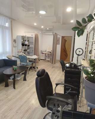 Мастер манекюра и педикюра, парикмахер