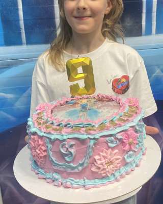 Продавец-консультант в магазин товаров для кондитеров