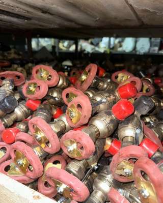 Клапан невозвратно-запорный штуцерный проходной сальниковый 522-01.501