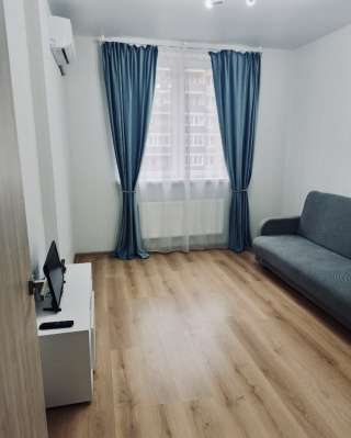 Сдаётся 1к. кв. 35м. улица Героя Ростовского. Ремонт, имеется вся необходимая мебель, бытовая техник