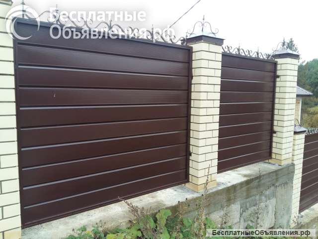 Секции из сайдинга для забора из кирпича