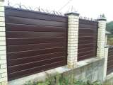 Секции из сайдинга для забора из кирпича