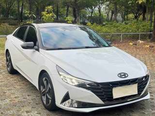Hyundai Elantra 1.5L CVT LUX Premium Edition