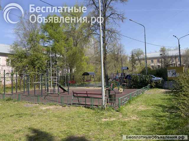 2 комн. кв. 51,8 кв. м, потолки 3,2 м, теплая и сухая.