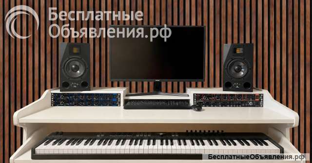 Стол студийный для студии звукозаписи. Компьютерный стол.