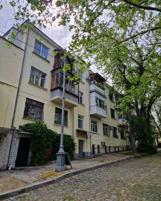 Квартира в Севастополе (Фрунзе(ЦК) 2 комнаты, площадь 61/31/6 м.кв., этаж 1/3