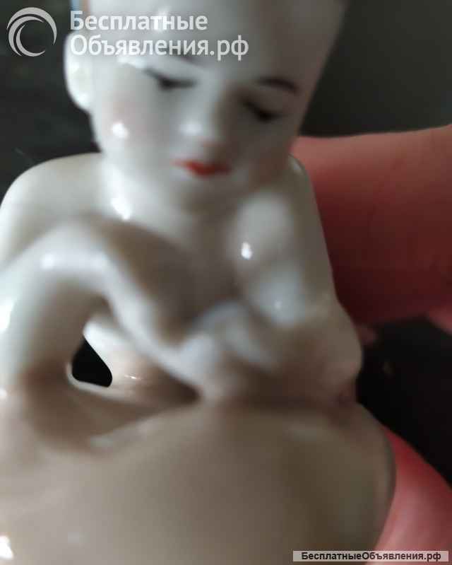 Фарфоровая статуэтка «Мальчик на пляже», ЛФЗ, СССР