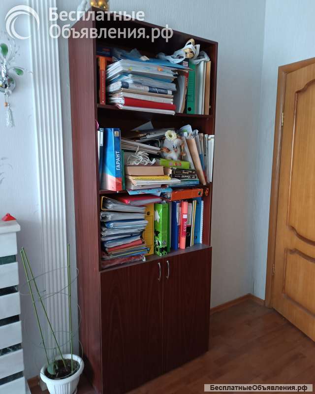 Шкаф книжный
