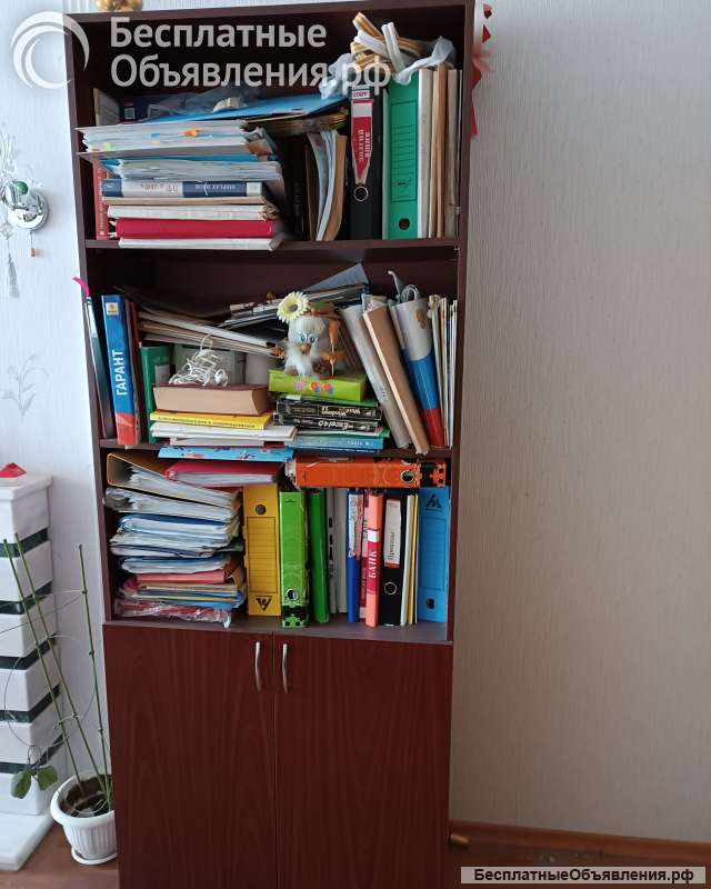 Шкаф книжный