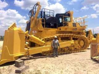 Машинист бульдозера CAT-D11T (Якутия)