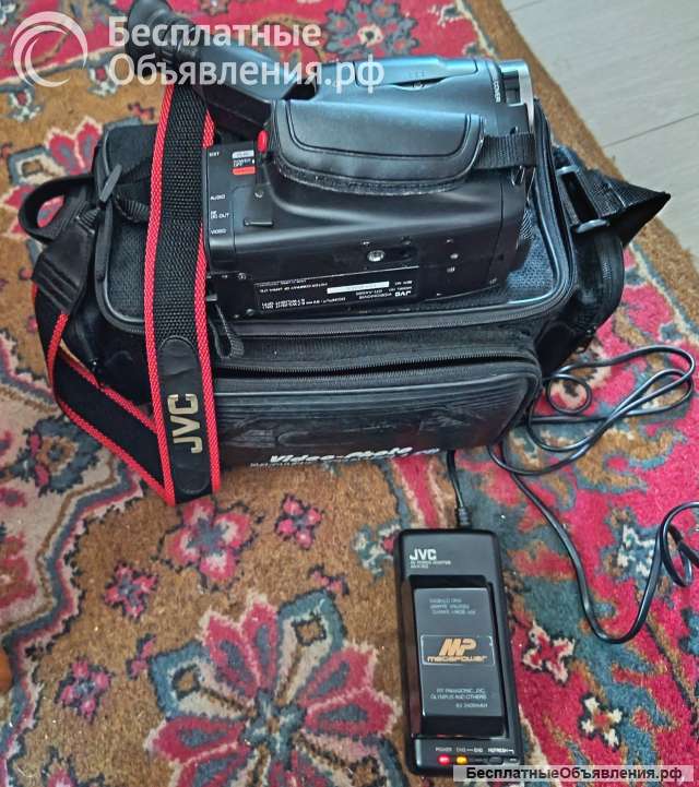 Видеокамера касетная JVC GR-AX68E