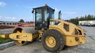 Каток грунтовый колесный Caterpillar CS 56