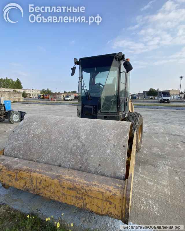 Каток грунтовый колесный Caterpillar CS 56