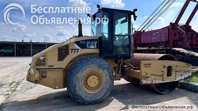 Каток грунтовый колесный Caterpillar CS 76