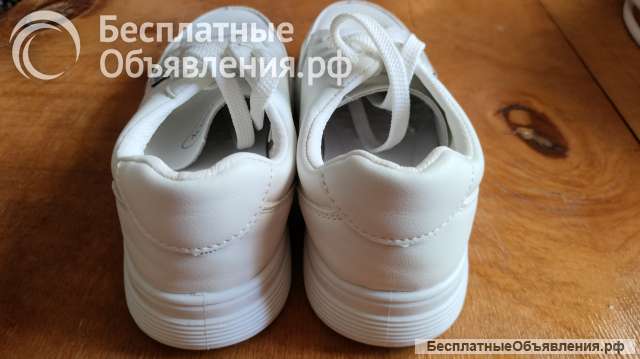 Кроссовки белые женские 38