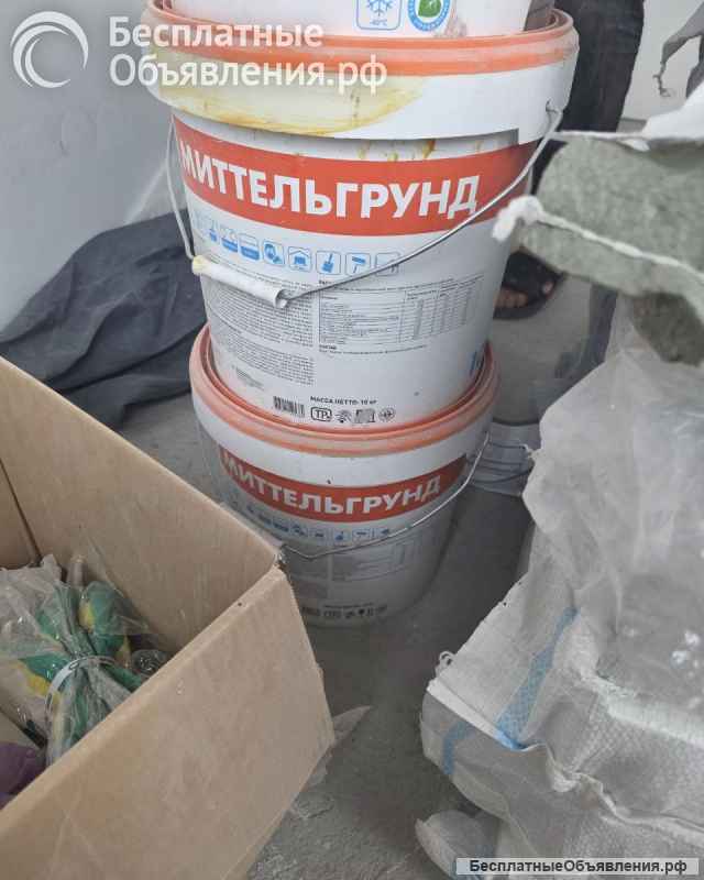 Остатки стройматериалов и инструмента после ремонта