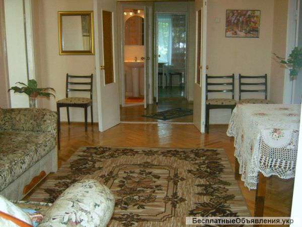 Посуточно. Киев. Хорошая 4комнатная квартира в центре не дорого. Хозяин без комиссионных.