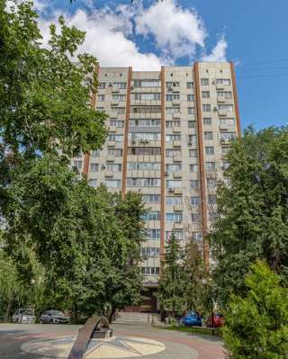 Двухкомнатная квартира в центре кирпичный дом, последний этаж и готовый ремонт