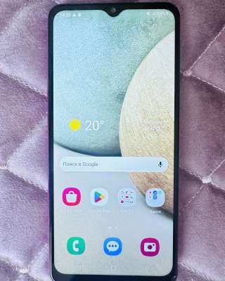 Смартфон Samsung A12 (как новый, пользовалась пару раз только)