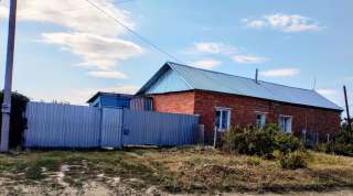 Дом с земельным участком