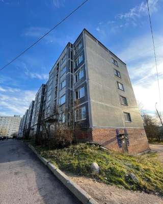 2-комн. кв. 53 кв. м (137 серия), ул. Гагарина, 3/5 эт.