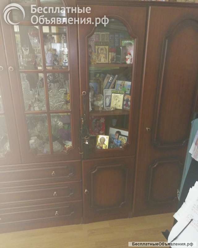 Срочно недорого стенку б/у в гостиную
