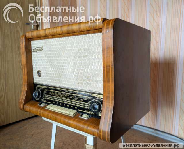 Радиоприёмник и радиола "Харьков" СССР 50-х годов
