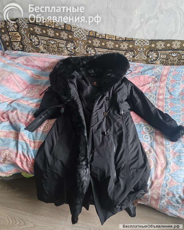 Пальто с меховой отделкой