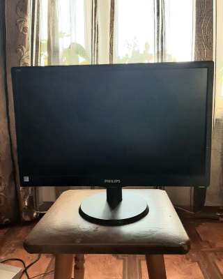 Монитор PHILIPS 193 V5LS82/62