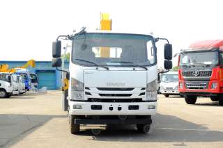 Бортовой грузовик ISUZU 4x2 дв 139kw гп 6 тонн c кму XCMG SQS125 гп 5т 4 секции стрела 11,2 кузов 62