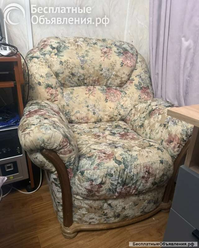 Мягкое кресло